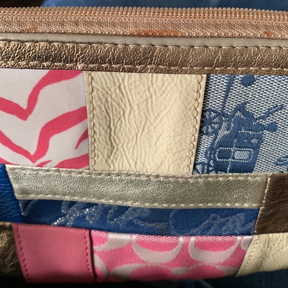 Coach Wristlet Multi-Pattern - Picture 8 of 8